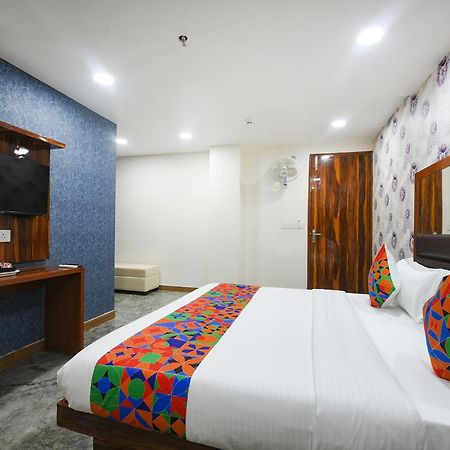 Fabhotel Mona Continental - Nr Laxmi Nagar It Hub Neu-Delhi Exterior foto