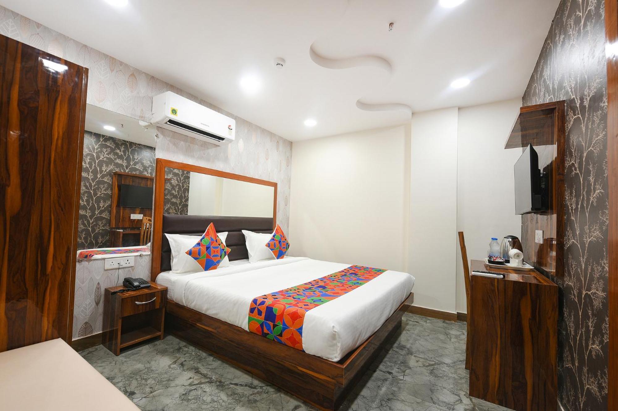 Fabhotel Mona Continental - Nr Laxmi Nagar It Hub Neu-Delhi Exterior foto