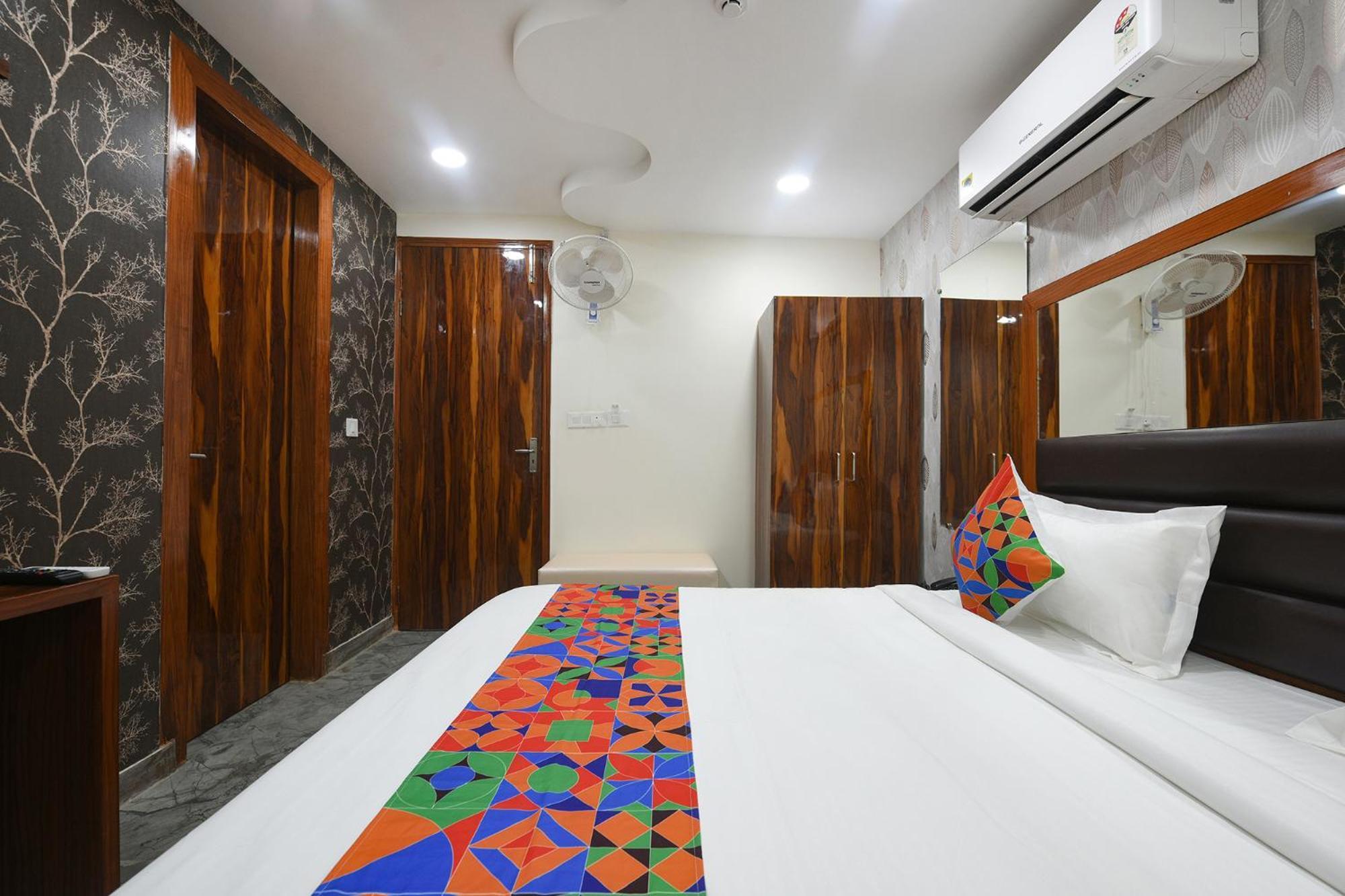 Fabhotel Mona Continental - Nr Laxmi Nagar It Hub Neu-Delhi Exterior foto