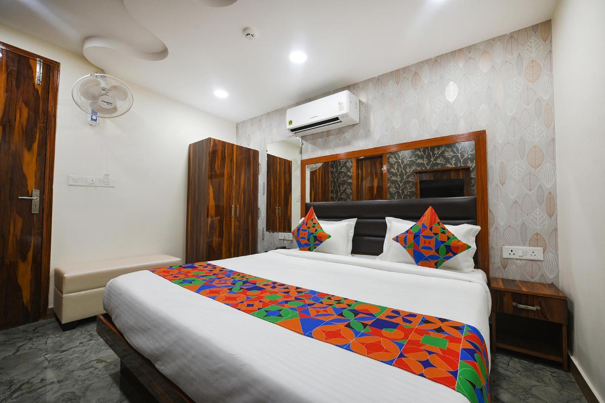 Fabhotel Mona Continental - Nr Laxmi Nagar It Hub Neu-Delhi Exterior foto
