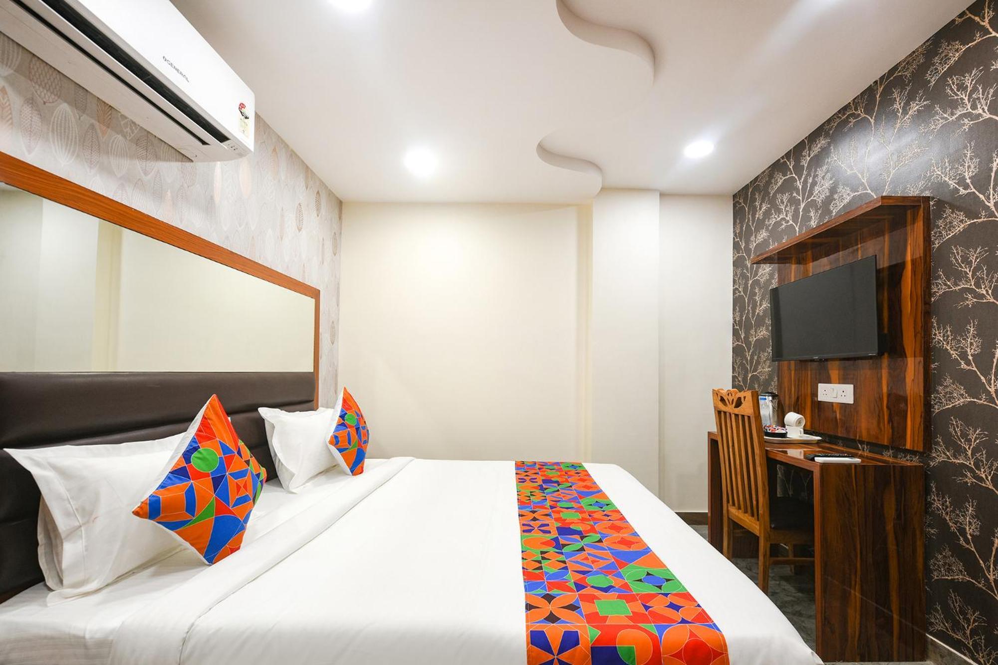 Fabhotel Mona Continental - Nr Laxmi Nagar It Hub Neu-Delhi Exterior foto