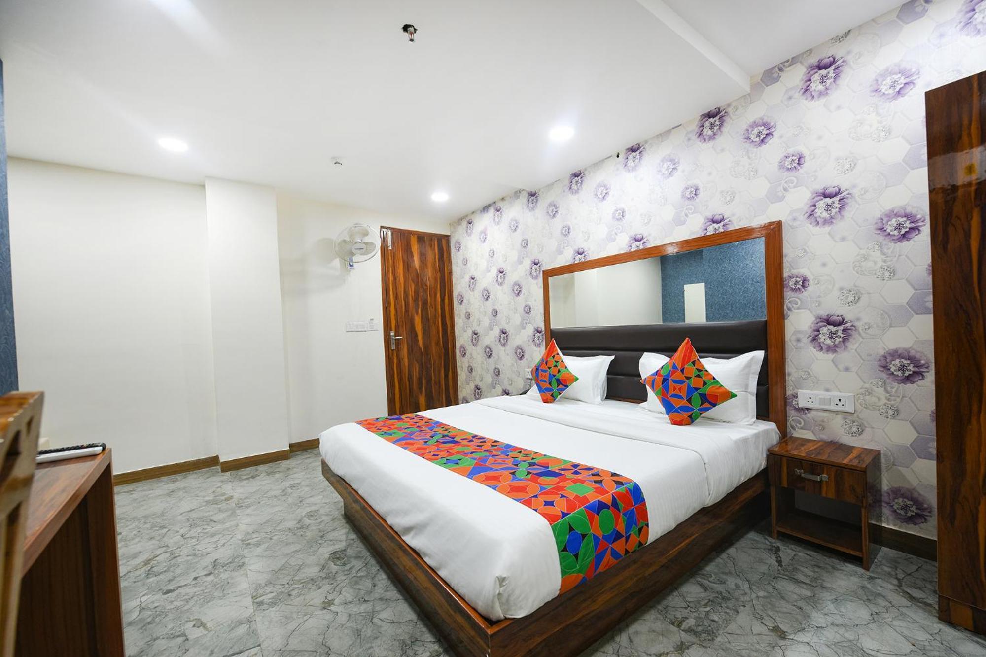 Fabhotel Mona Continental - Nr Laxmi Nagar It Hub Neu-Delhi Exterior foto