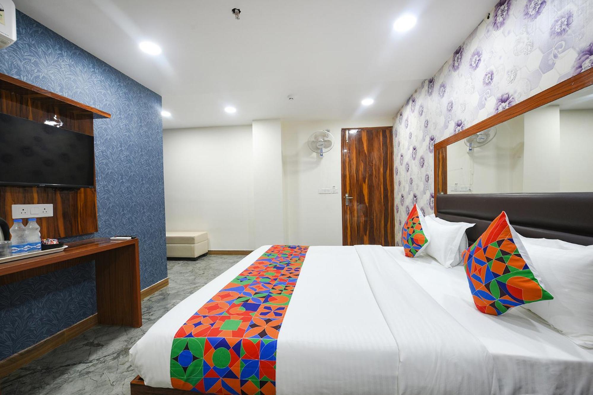 Fabhotel Mona Continental - Nr Laxmi Nagar It Hub Neu-Delhi Exterior foto