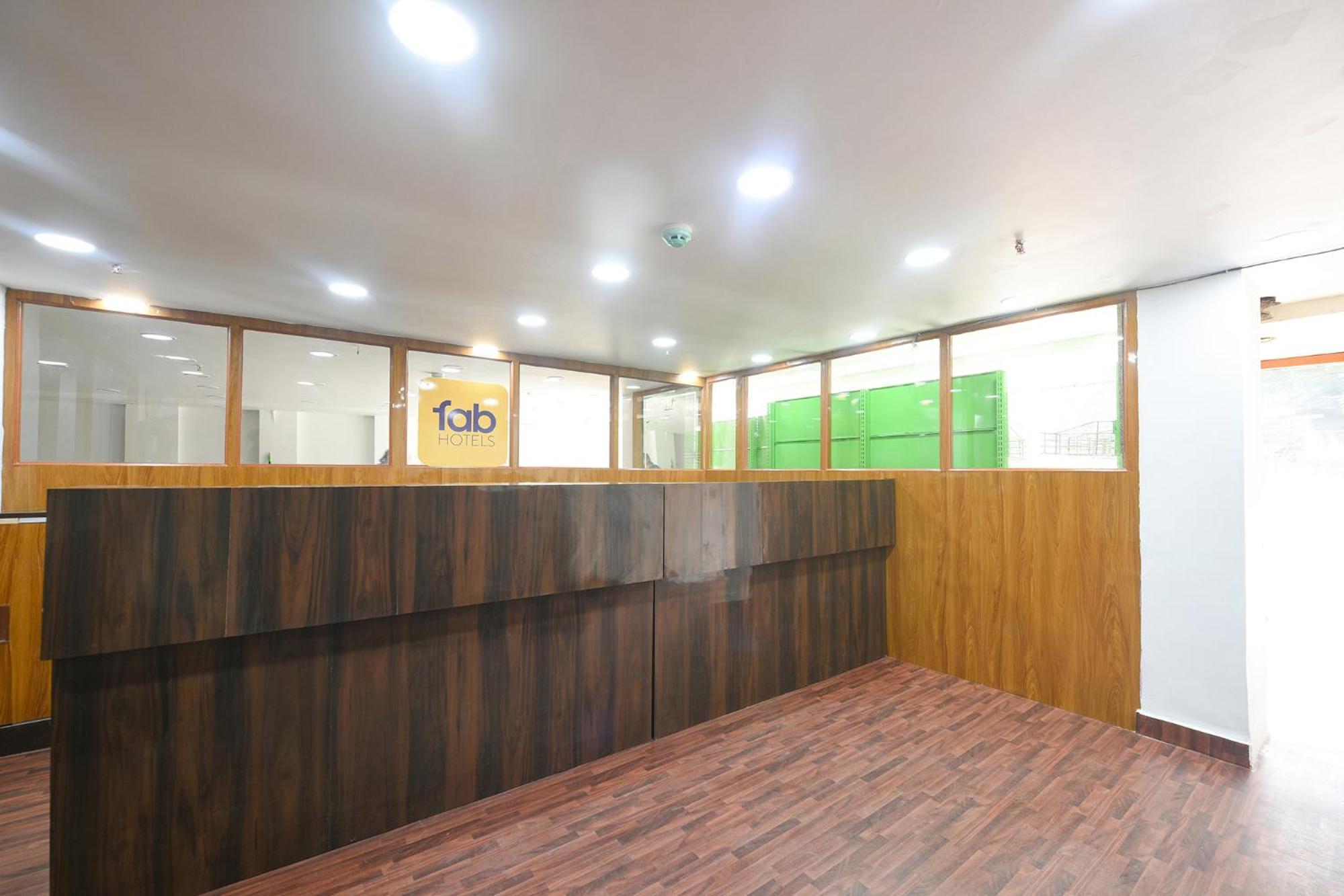 Fabhotel Mona Continental - Nr Laxmi Nagar It Hub Neu-Delhi Exterior foto