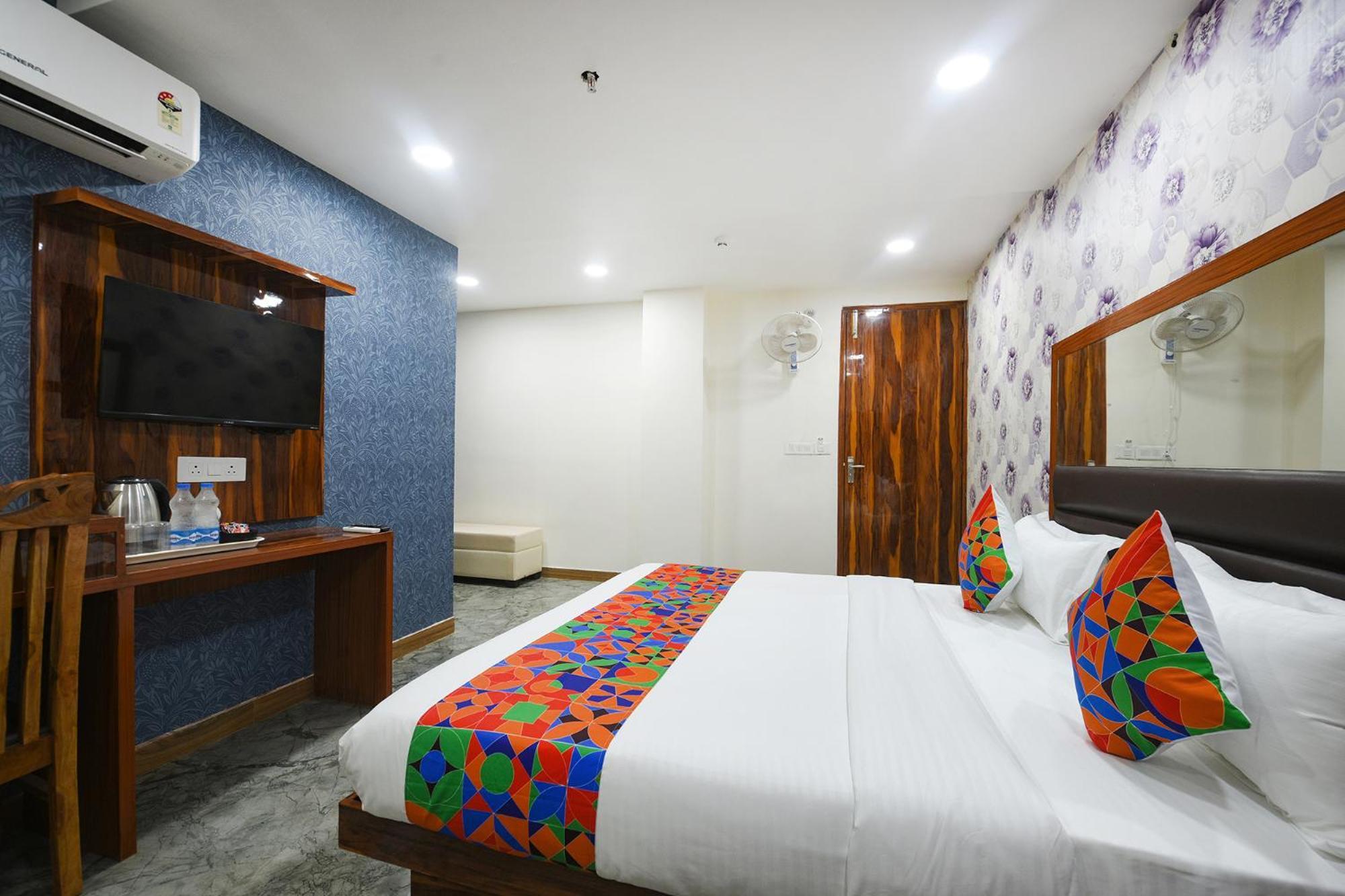 Fabhotel Mona Continental - Nr Laxmi Nagar It Hub Neu-Delhi Exterior foto
