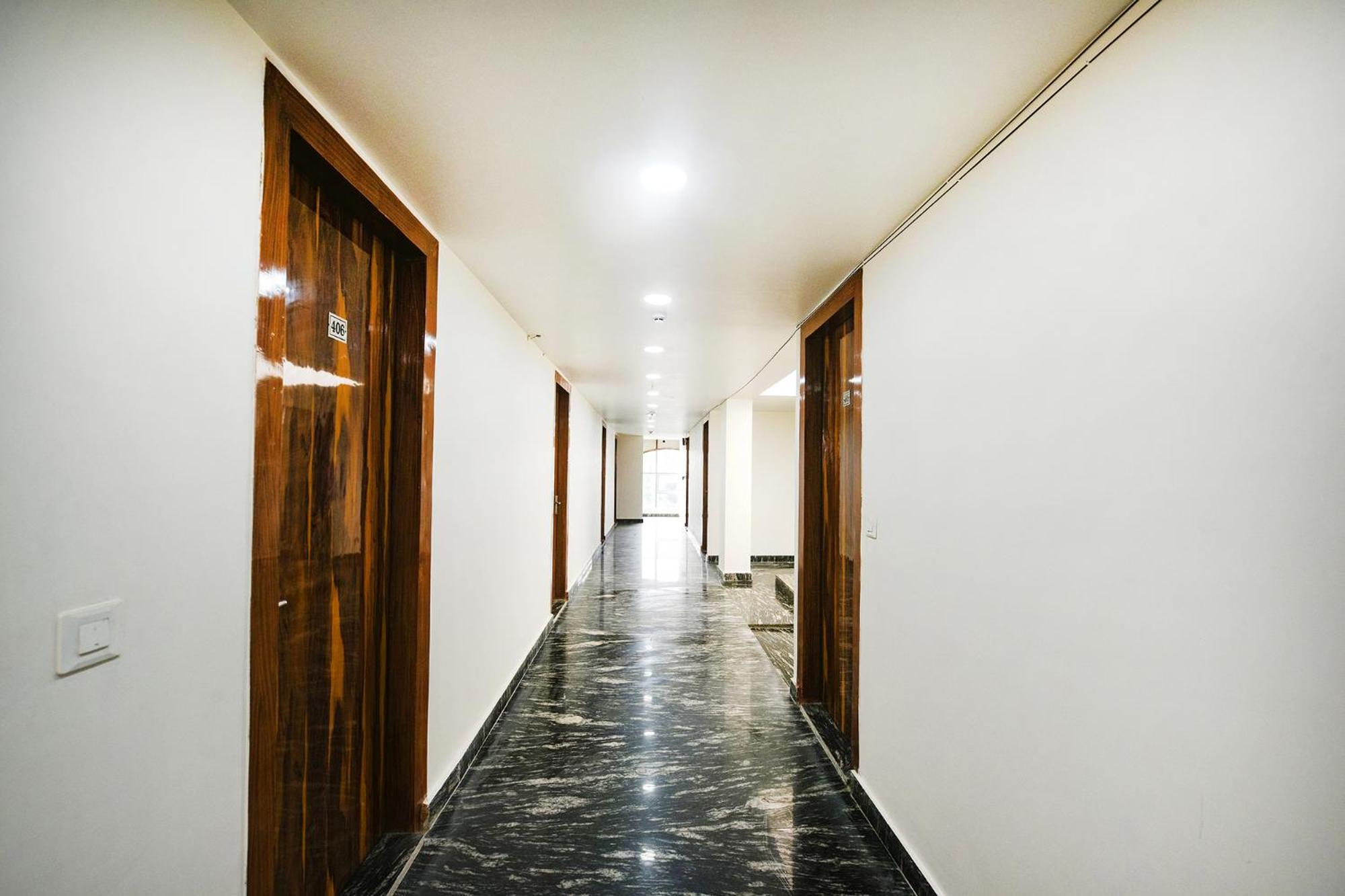 Fabhotel Mona Continental - Nr Laxmi Nagar It Hub Neu-Delhi Exterior foto